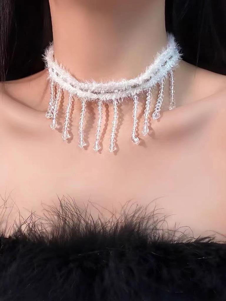 Colier Choker Retro cu Fluture din Lână Maillard și Set Brățară - Bijuterii Lanț pentru Pulover Toamnă/Iarnă pentru Stiluri Dulci și Cool.