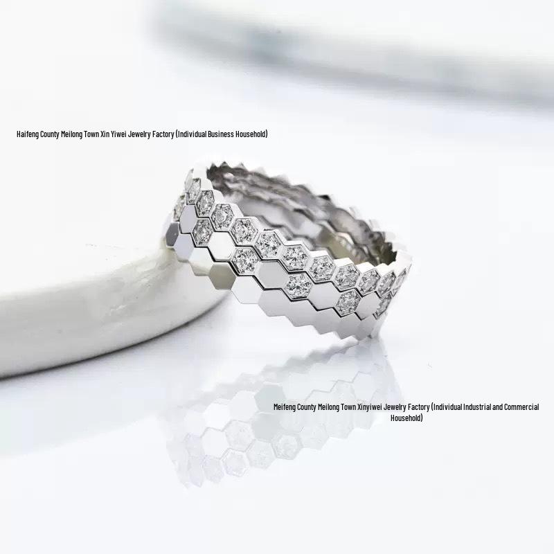 Luxury 18K Gold Honeycomb Diamond Ring for Women Size 7