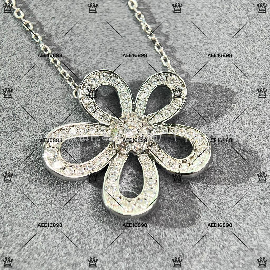 Elegant Sterling Silver Sunflower Necklace with Diamond Hollow Pendant and Clavicle Chain for Women