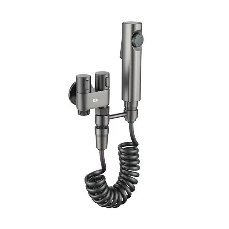 

Набор серых биде и туалетного душа с двумя выходами