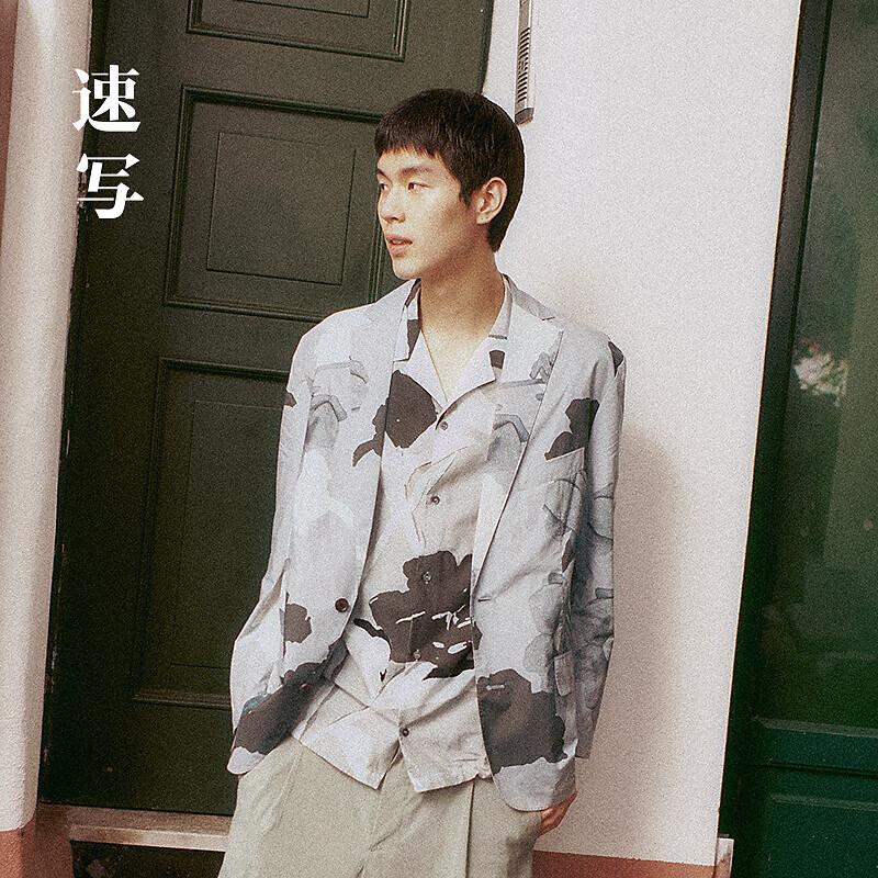 

Мужской блейзер свободного кроя с цветочным принтом M