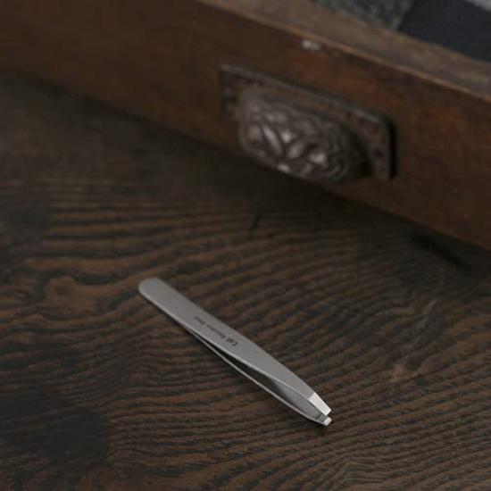 Kai Seki Magoroku Angled with Storage for Hair HC1806 Tweezers, Tip, Case, Silver, Tweezers, Removal,