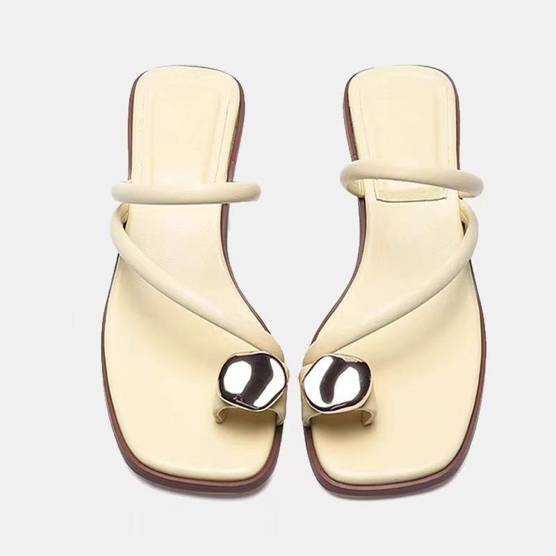 Black square head temperament sandals women's low heel new outer wear toe flat bottom cool slippers