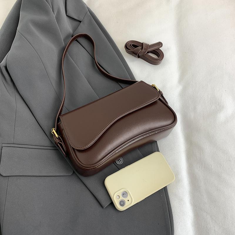 Flip Magnetic Buckle Shoulder Crossbody Bag for Work and Commuting, Fashiable and Simple Armpit Small Square Bag, Portable Acc