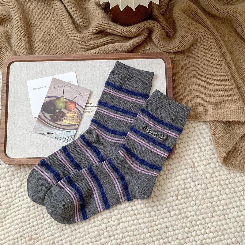 

Женские весенне-осенние винтажные коллажные полосатые носки с вышивкой букв в цилиндрическую стопку 1 pair темно серый