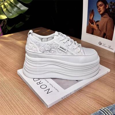 Nuove scarpe da ginnastica casual con zeppa interna per aumentare l'altezza, per primavera ed estate