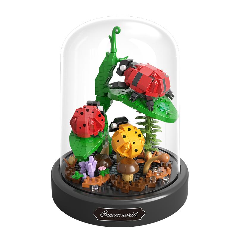 Creactive Mini particles with dust cover toy building blocks Bee butterfly Dragonfly Mantis  insect series desktop decoration