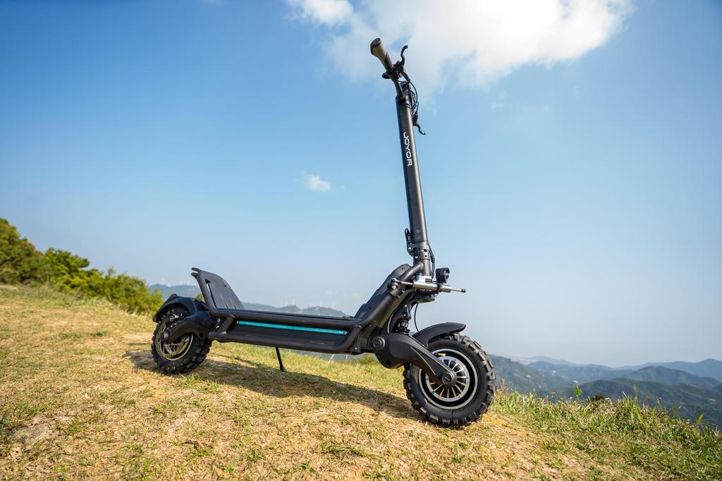 JOYOR E6-S Elektrická koloběžka 2x 1600W Motor, 60V 31,5Ah Baterie, Dojezd 100KM, Hydraulické brzdy, 11palcová kola Skládací E-koloběžka
