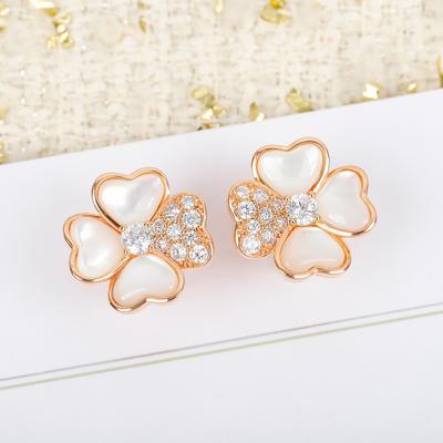 New Hot Brand Vintage Earrings Luxury Jewelry for Women Fashion Designer Eardrop 925 Sliver 4 Flowers Lady Party Ear Stud