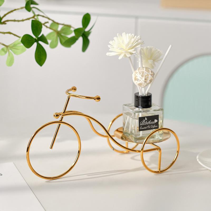 1Pc Nordic light luxury iron gold and black aromatherapy stand candlestick decoration, Halloween Christmas gift