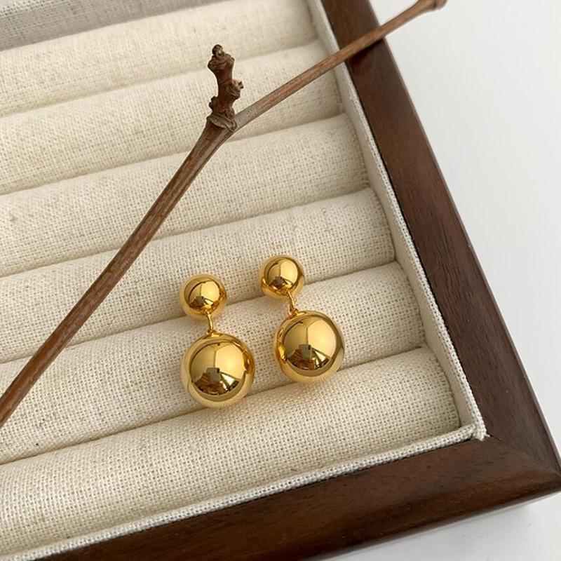 Niche Round Ball Cold Wind Earrings