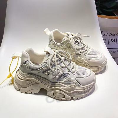 Scarpe sportive retrò da studentessa leggere con plateau rialzato da donna 2024 primavera nuove stile Hong Kong che mostrano i piedi piccoli casual scarpe da papà