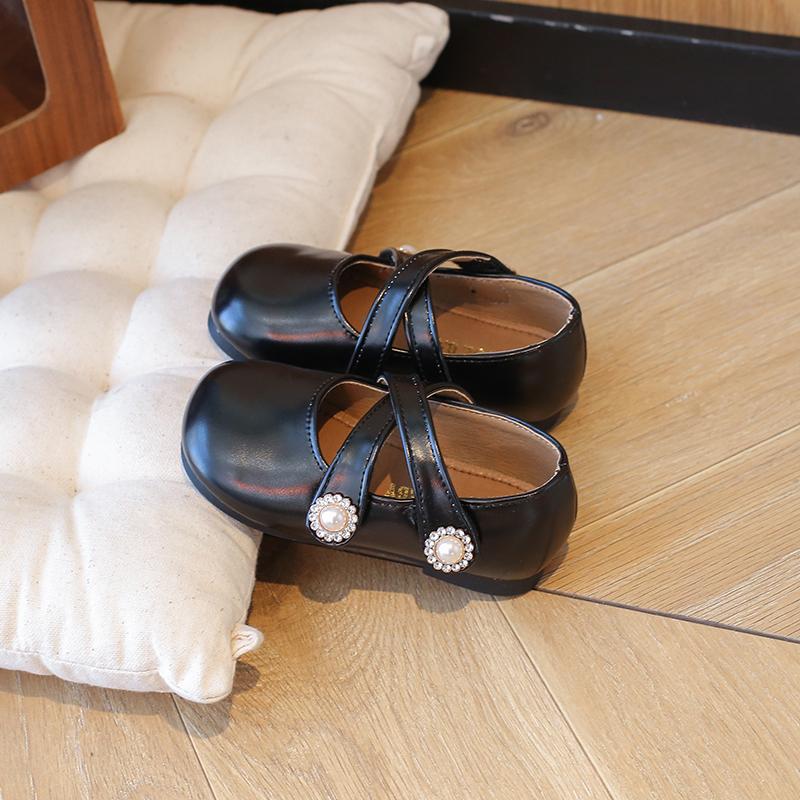 2024 Podzim Nové Dívčí Dětské Křížové Retro Dětské Mokasíny Roztomilé Princeznovské Boty z Měkké Podrážky Kožené Boty Malá Princezna Ležérní Boty