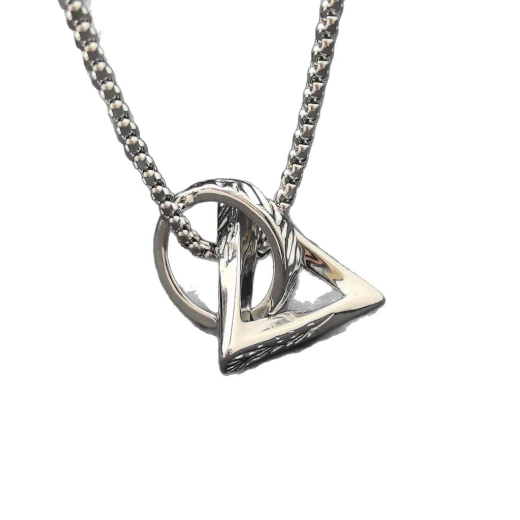 Unisex Geometric Titanium Steel Necklace - Versatile High-End Collarbone Pendant for Everyday Wear