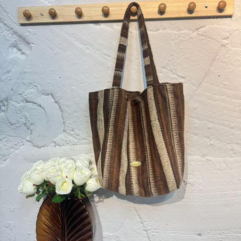 2026 New Ins Style Reversible Woolen Tote: Autumn/Winter Large Capacity Trendy Shoulder Shopping Bag