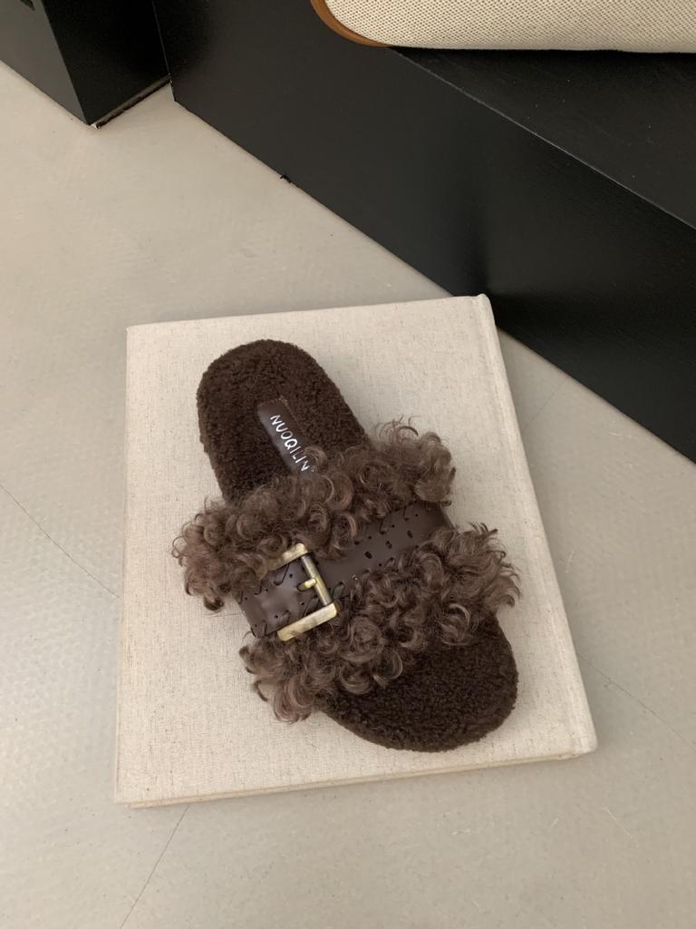 Thick-bottomed Fluffy Slippers Women's Autumn and Winter Outer Wear 2025 New Belt Buckle Curly Hair Cute Outer Wear One-word Sandals