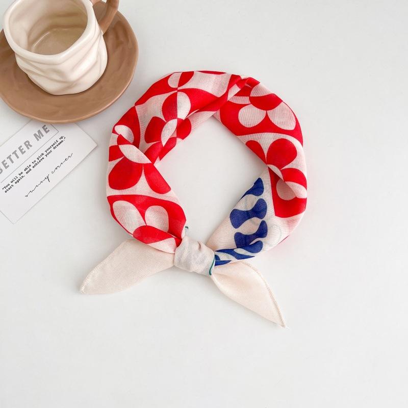 Polka dot silk scarf women's spring and summer new Korean ins versatile neck protection scarf fashion headscarf square scarf silk scarf