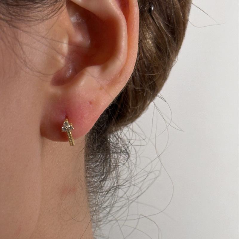 Elegant Shiny Zirconia Stud Earrings for Women - Stylish, Simple, Temperamental, and Trendy Ear Jewelry