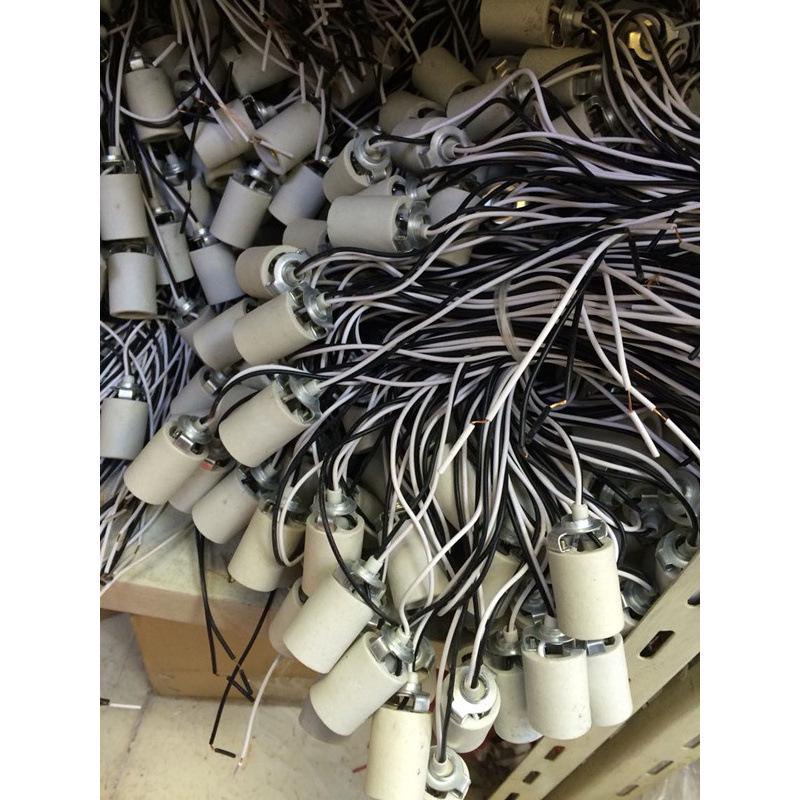 High-Temperature Ceramic E27 Screw Lamp Holder with 7-Shaped Foot and Wire, for Ceiling Lamp Modifications