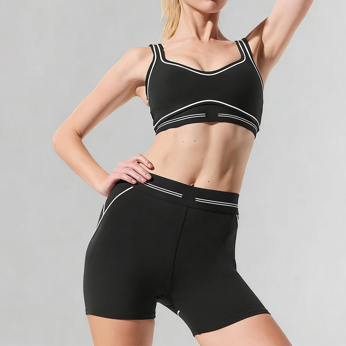 

Жіночий спортивний костюм Alo Yoga Color Block: Шорти з ефектом другої шкіри, що підтягують сідниці, з трьома точками для бігу та фітнесу Large чорний