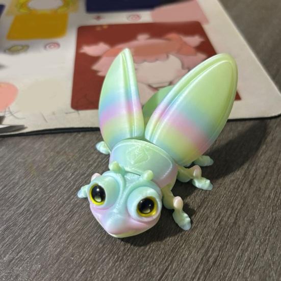 3D Printed Firefly Ornament Cute Magnetic Firefly Figurine with Glow-in-the-dark Tail Colorful Firefly Refrigerator Magnet for Home Decor Fun Gift