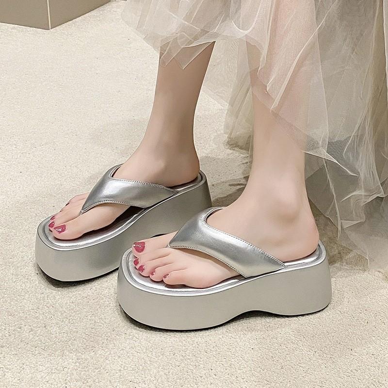 Summer Women Pu Rubber Sole Casual Beach Sandal For Relaxed Summer Wear