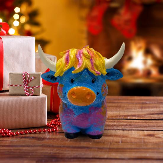 Figurka Krowy Wyżynnej Żywica Wielokolorowa Krowa Miniaturowa Ozdoba Ręcznie malowana Statuetka Bydła Wyżynnego do Domu na Farmie Biuro Domowe Dekoracja na Biurko
