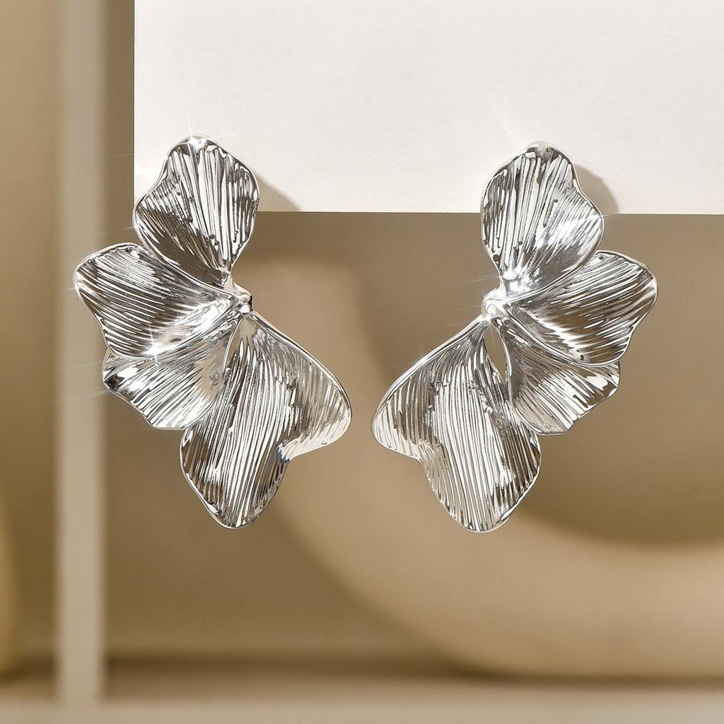 Elegant Ginkgo Leaves Stud Earrings Gold Color Petals Piercing Jewelry for Women Fashion Design