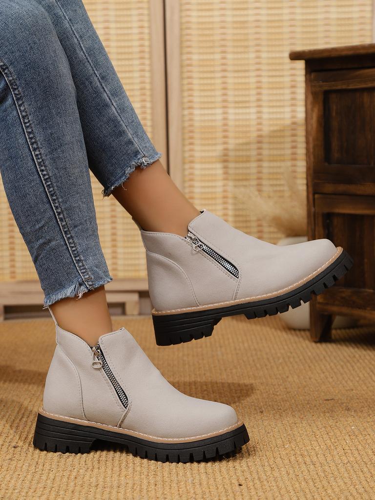 Stora storlekar avslappnade korta stövlar dam höst och vinter 2025 nya högklackade avslappnade mode korta stövlar avslappnade Martin-kängor