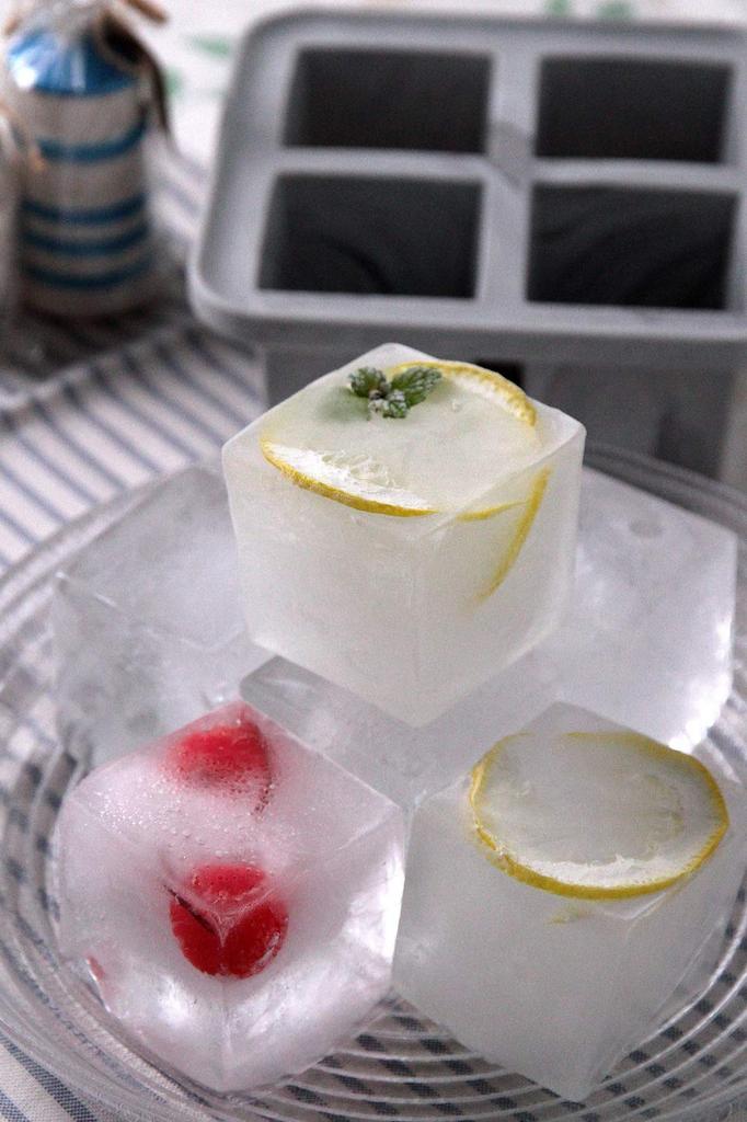 Maitre Francais IT-SL4 GM Silicone Ice Tray, 4-Cavity, Gray Marble, Square, Large Cube