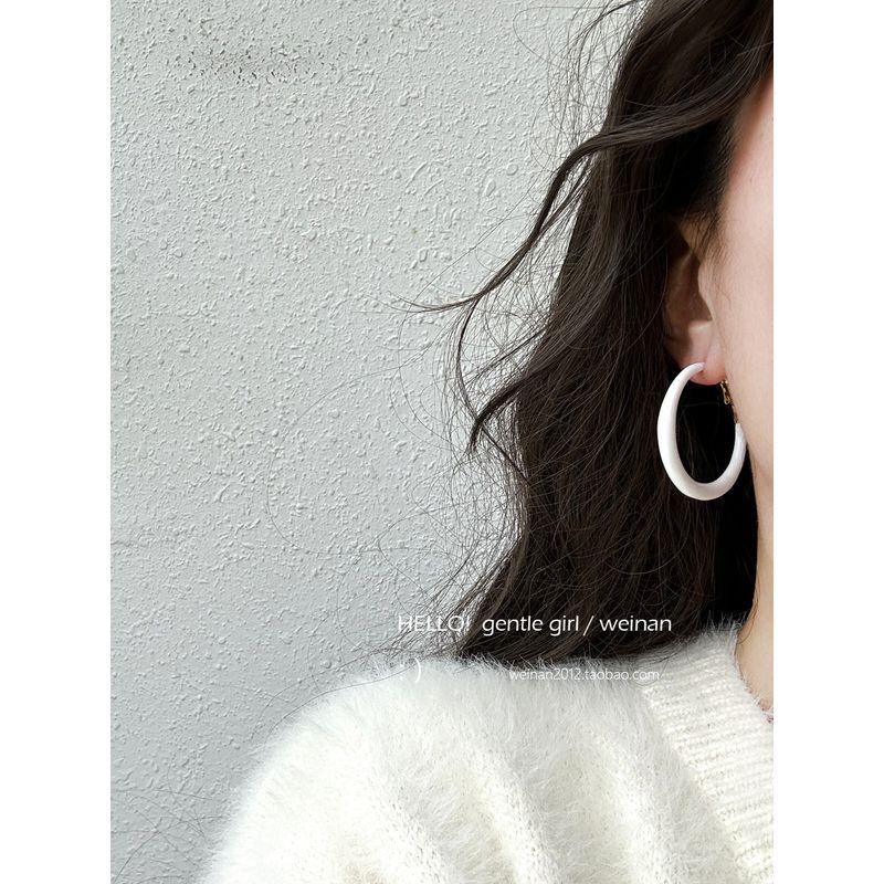 Fall and Winter Milky White Drip Glazed White White Circle Geometry 2025 New Arrival Tide Earrings Stud Earrings Ear Rings