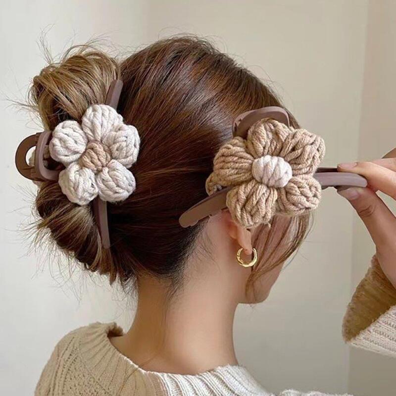 Women s Flower-Shaped Yarn Hair Clip A23106_Ivory