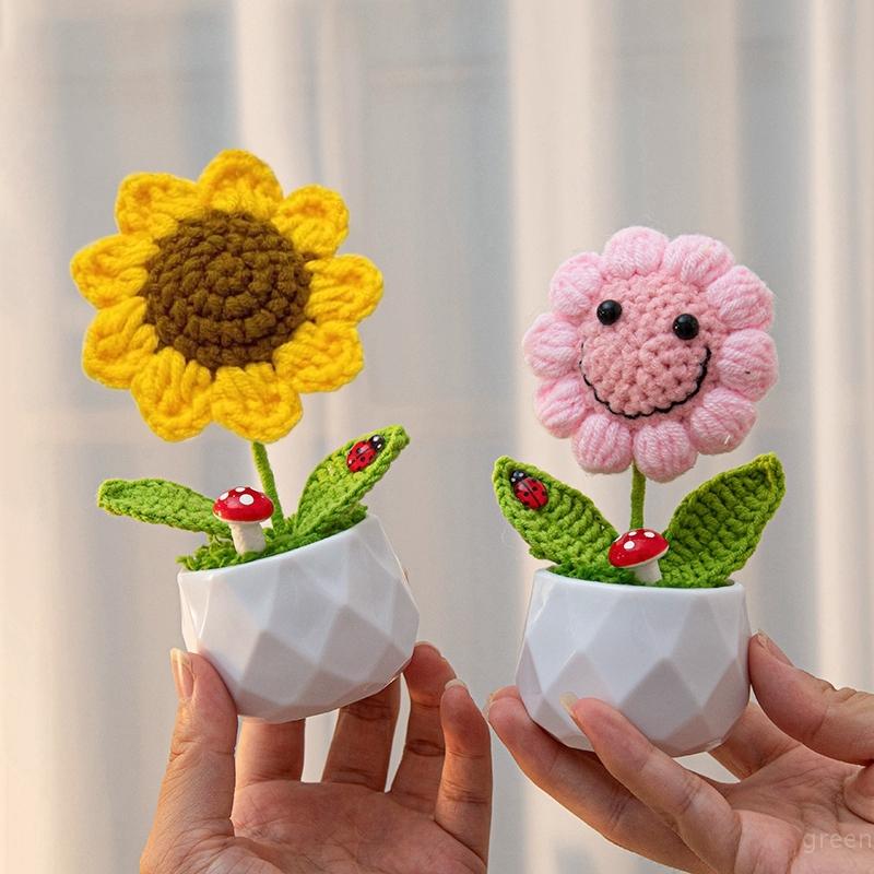 Ornamento di girasole intrecciato all'uncinetto Mini Puff Simulazione di fiori lavorati a maglia fatti a mano Fiore artificiale Decorazione per interni auto Casa
