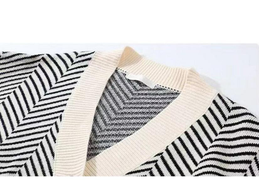 V-Neck Diamond Stripe Knit Cardigan Jacket - Autumn/Winter Loose Fit Women's Forest Style