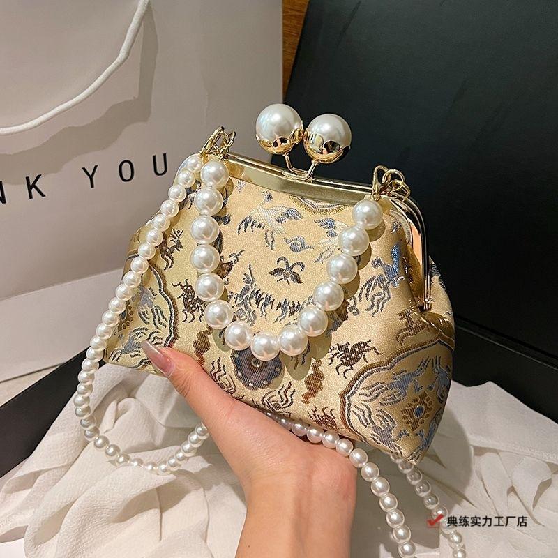 New Chinese Style Small Bag Women's Spring and Summer New Pearl Handbag Design Sense Versatile Foreign Style Messenger Bag