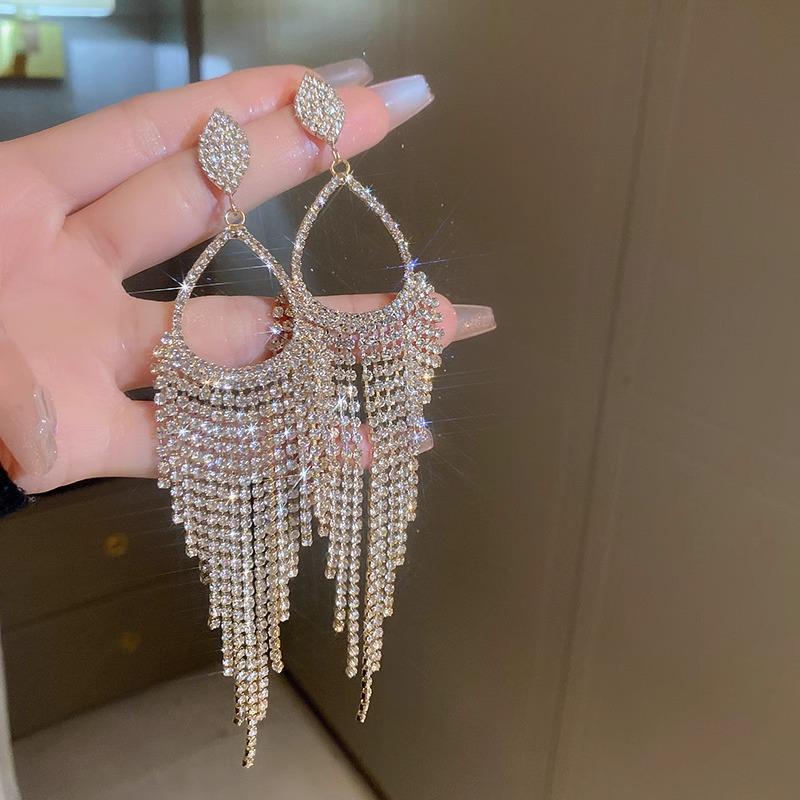 Brincos da Moda Exquisitos com Borla Longa: Elegante, Brilhante e Versátil para Mulheres