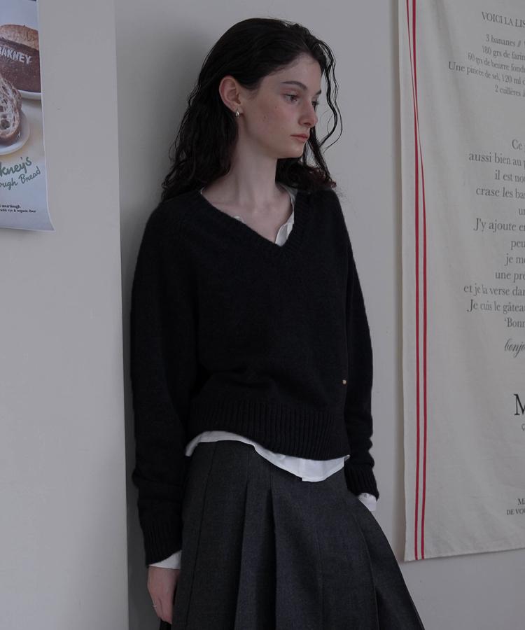 DEHEVE Wool V-Neck Knit [Black]