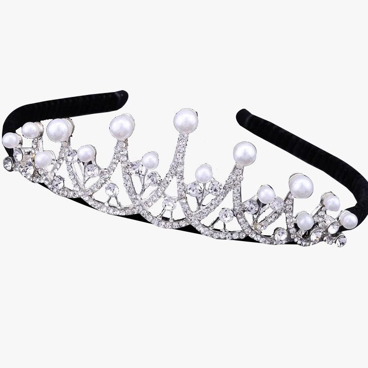 The Elegant Princess Headband with A Crown and A Drill Bit Band Is A Bride's Wedding Dress Accessory