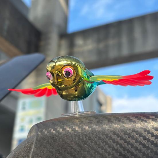 Flygande Fågel Bilprydnad Motorcykel Exklusiv Modell Fladdrande Vingar Rörelse Dekor för Instrumentbräda Kreativ Biltillbehör