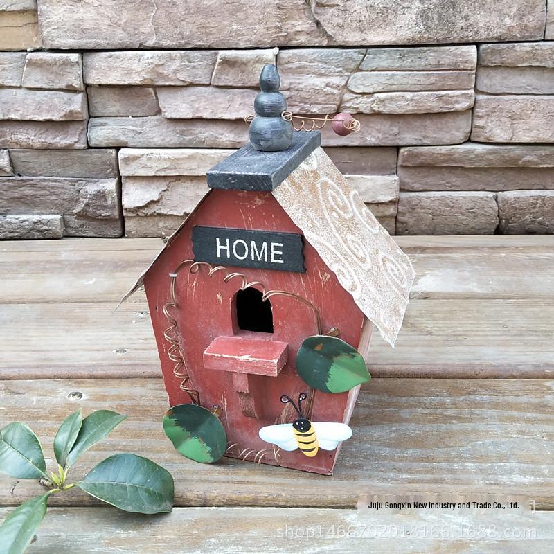 Rustic Cabin-Style Wooden Birdhouse - Outdoor Hanging Pastoral Decoration