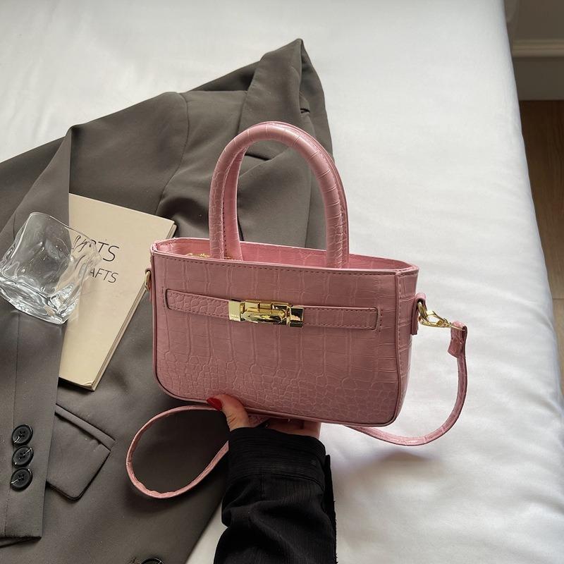 

Fashion temperament Portable small bag Women s new shoulder messenger bag High sense niche commuter Kelly bag tide