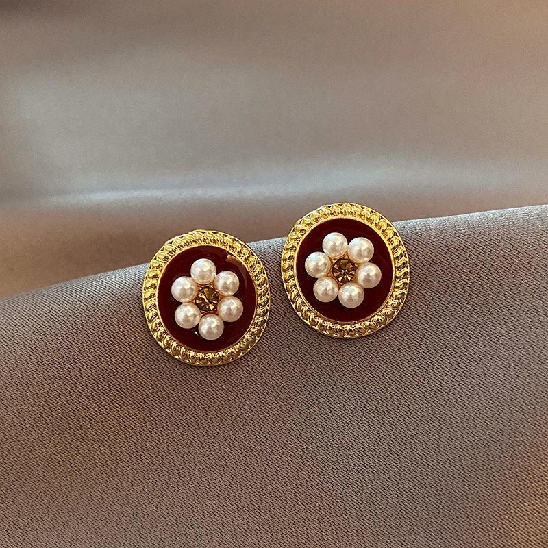Boucles d'oreilles de luxe tendance 2024 accrocheuses pour femmes: Boucles d'oreilles à clous tendance et polyvalentes pour l'automne et l'hiver