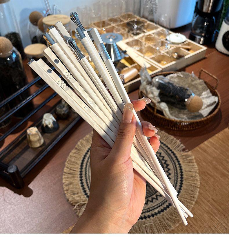 High-Grade Antibacterial Non-Slip Chopsticks - Heat Resistant, Mold Proof, Stylish Alloy for Single Portion Use