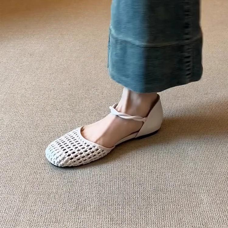 Spot version~ French woven hollow design outer wear soft leather sandals women's word with camellia round head flats