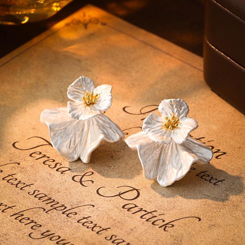 Sweet Flower Earrings Simple Fashion High Sense Stud Earrings Niche Versatile Elegant Earrings Women