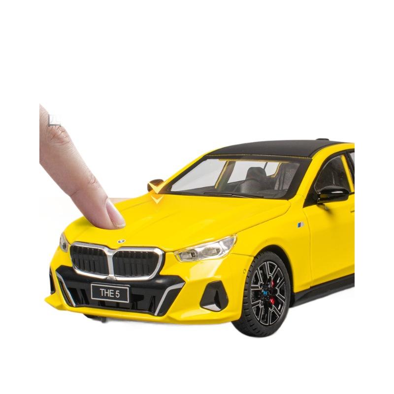 1:24 BMW 5 Series 530Li Cars Toys Miniature Models Alloy Diecast Doors Opened Vehicles with Pull Back Car Perfect Gifts for Kids