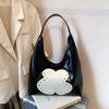 Summer large-capacity commuter tote bag women's new fashionable silver shoulder armpit bag