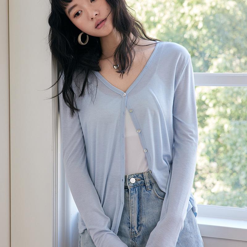 A New Spring and Summer Cardigan for Women, A Thin-button Long-sleeved Top