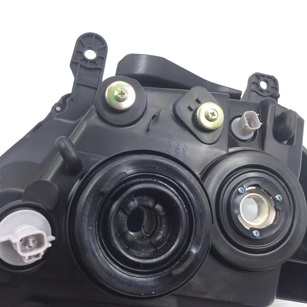 Fits 2007-2012 Isuzu D-MAX Headlight Assembly.