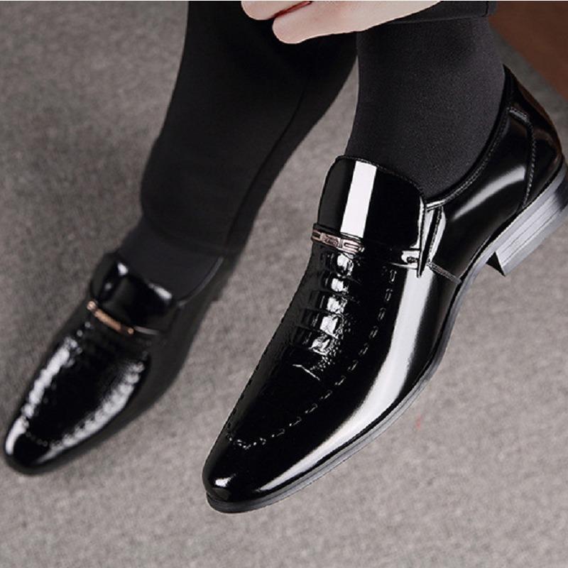 Fashion Men Dress Italian Leather Shoes Slip on Fashion Men Leather Moccasin Glitter Formal Male Shoes Pointed Toe Shoes for Men 2025